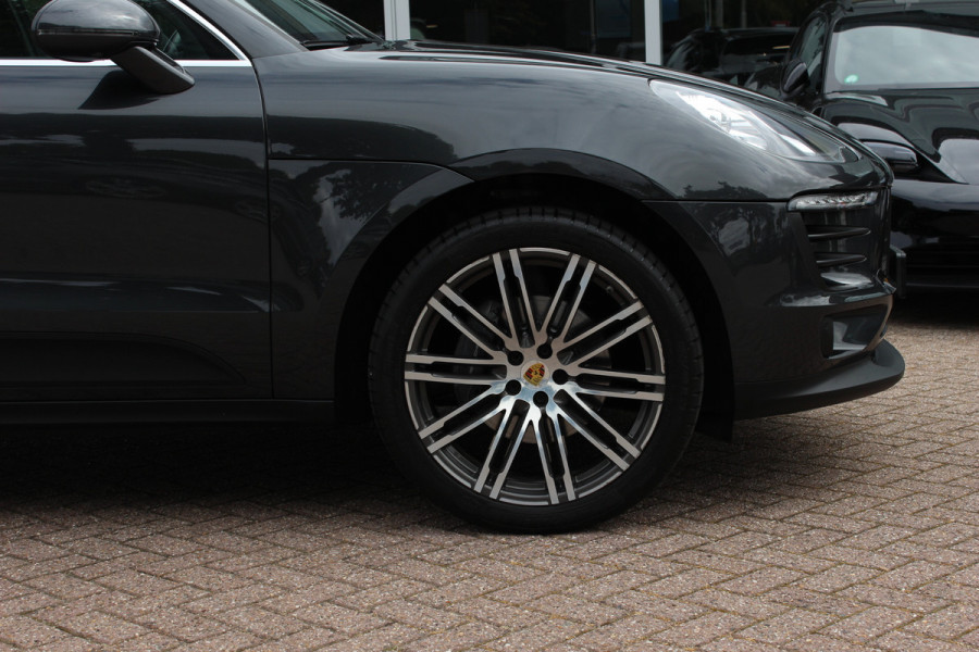 Porsche Macan 2.0 / Panoramadak / Camera / Luchtvering / Sportchrono / Bose / 21'' / Leder / Navigatie / Comfortstoelen / DAB / Stoelverwarming / Cruise Control