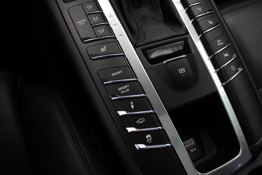 Porsche Macan 2.0 / Panoramadak / Camera / Luchtvering / Sportchrono / Bose / 21'' / Leder / Navigatie / Comfortstoelen / DAB / Stoelverwarming / Cruise Control