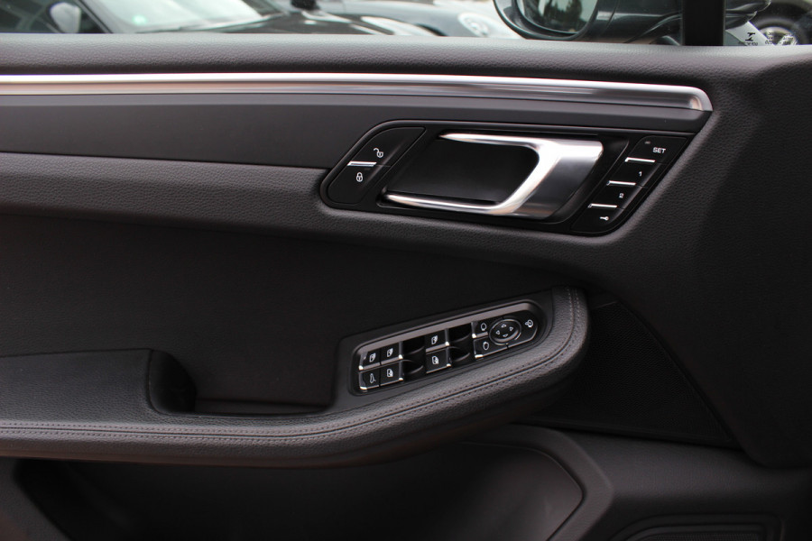 Porsche Macan 2.0 / Panoramadak / Camera / Luchtvering / Sportchrono / Bose / 21'' / Leder / Navigatie / Comfortstoelen / DAB / Stoelverwarming / Cruise Control