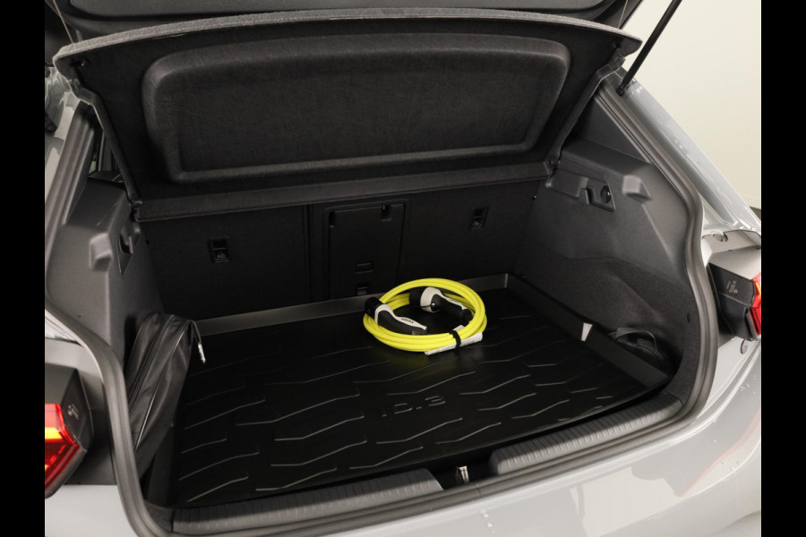 Volkswagen ID.3 Life 50 kWh accu 125 kW / 170 PK Hatchback Elektri Achteruitrijcamera | Carplay