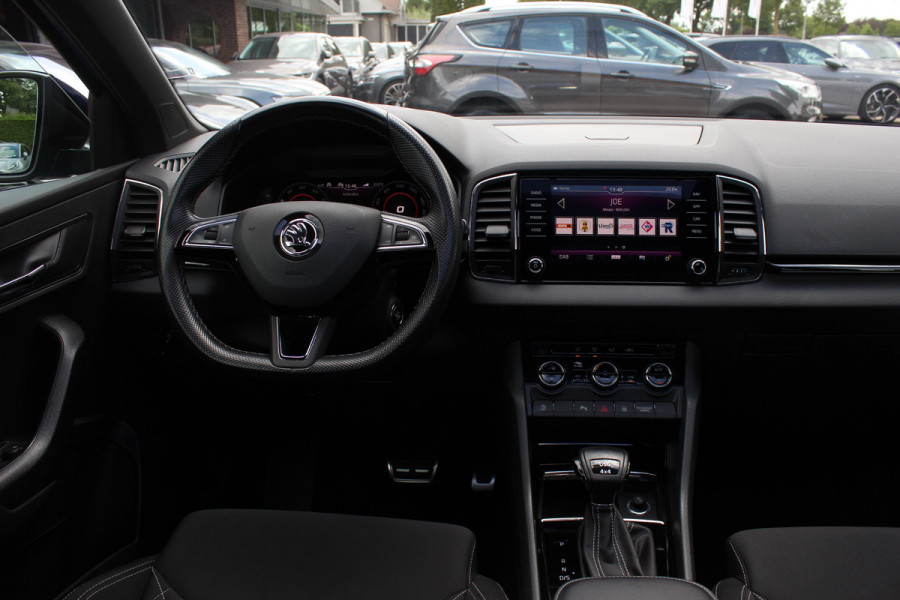 Škoda Karoq 2.0 TSI 4x4 Sportline Business / NL Auto! / Trekhaak / Panoramadak / Camera / CarPlay / Keyless / 19'' / DAB / Cruise Control