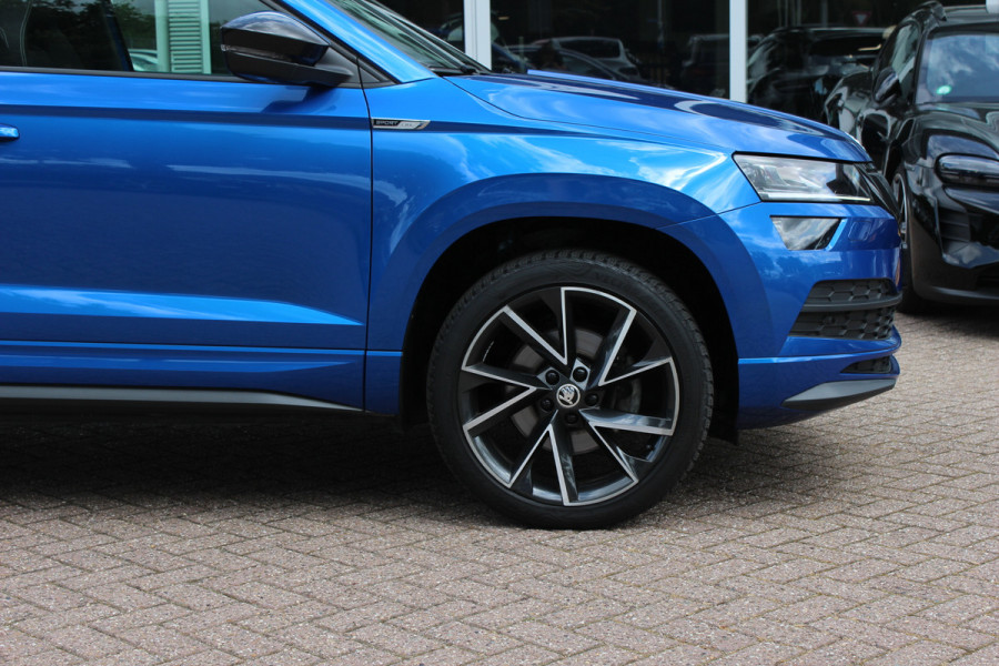 Škoda Karoq 2.0 TSI 4x4 Sportline Business / NL Auto! / Trekhaak / Panoramadak / Camera / CarPlay / Keyless / 19'' / DAB / Cruise Control