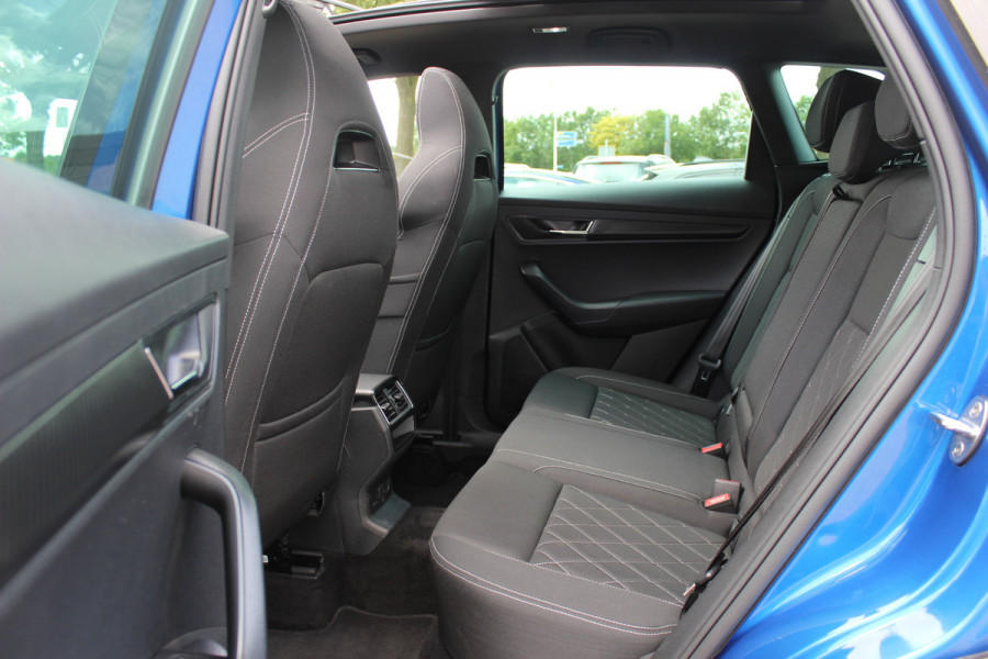 Škoda Karoq 2.0 TSI 4x4 Sportline Business / NL Auto! / Trekhaak / Panoramadak / Camera / CarPlay / Keyless / 19'' / DAB / Cruise Control