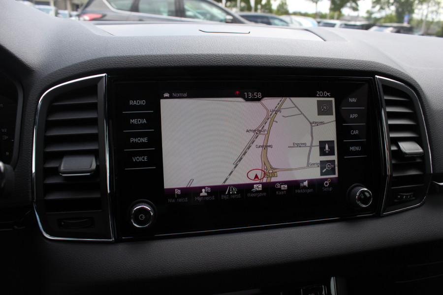 Škoda Karoq 2.0 TSI 4x4 Sportline Business / NL Auto! / Trekhaak / Panoramadak / Camera / CarPlay / Keyless / 19'' / DAB / Cruise Control