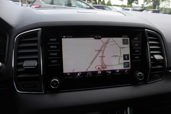 Škoda Karoq 2.0 TSI 4x4 Sportline Business / NL Auto! / Trekhaak / Panoramadak / Camera / CarPlay / Keyless / 19'' / DAB / Cruise Control