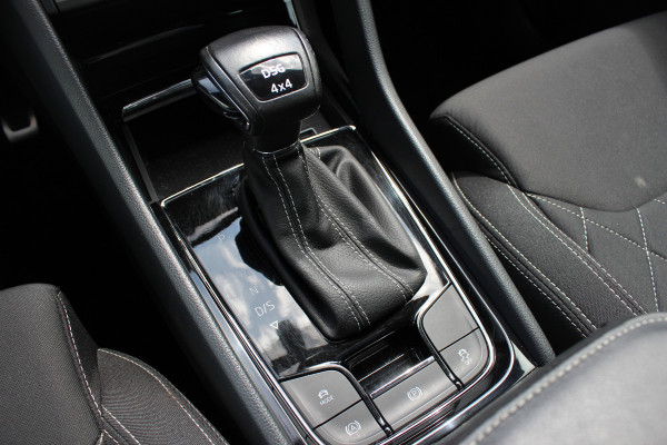 Škoda Karoq 2.0 TSI 4x4 Sportline Business / NL Auto! / Trekhaak / Panoramadak / Camera / CarPlay / Keyless / 19'' / DAB / Cruise Control