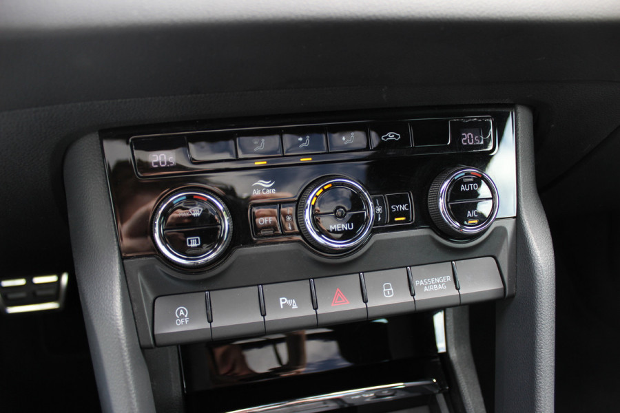 Škoda Karoq 2.0 TSI 4x4 Sportline Business / NL Auto! / Trekhaak / Panoramadak / Camera / CarPlay / Keyless / 19'' / DAB / Cruise Control