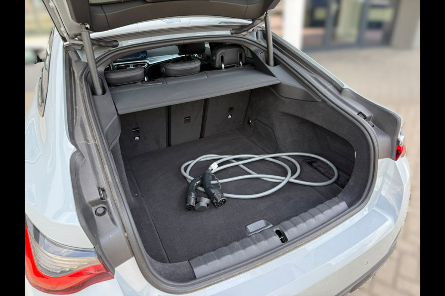BMW i4 eDrive40 High Executive 84 kWh M Sport | Panoramadak | Stoelverwarming | Stuurverwarming | Harman Kardon | Adaptive Cruise Control | Laser LED | 360 Camera | Keyless | Navigatie | Head-Up Display |  Ambiance Verlichting |