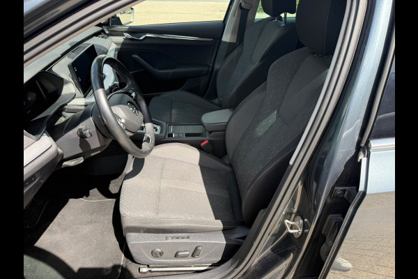 Škoda Octavia Combi 1.5 e-TSI Business Edition Plus | Stoelverwarming | Head-Up Display | Memory Seat | Keyless | Navigatie | Parkeersensoren | Cruise Control | Apple Carplay | Camera | Ambiance Verlichting |