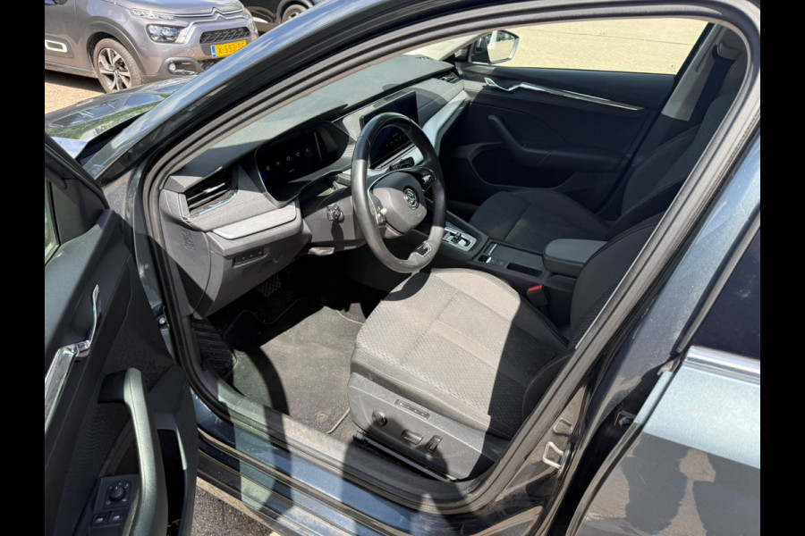 Škoda Octavia Combi 1.5 e-TSI Business Edition Plus | Stoelverwarming | Head-Up Display | Memory Seat | Keyless | Navigatie | Parkeersensoren | Cruise Control | Apple Carplay | Camera | Ambiance Verlichting |