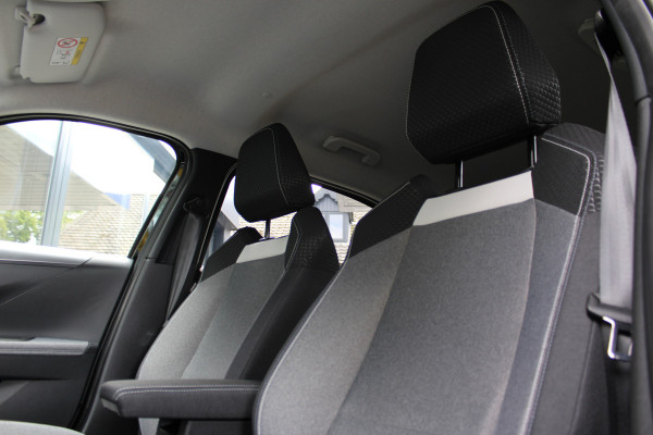 Opel Frontera 1.2 Turbo Hybrid Ultimate 7p. | Keyless Entry & Start | Winterpack | BLIS | Achteruitrijcamera