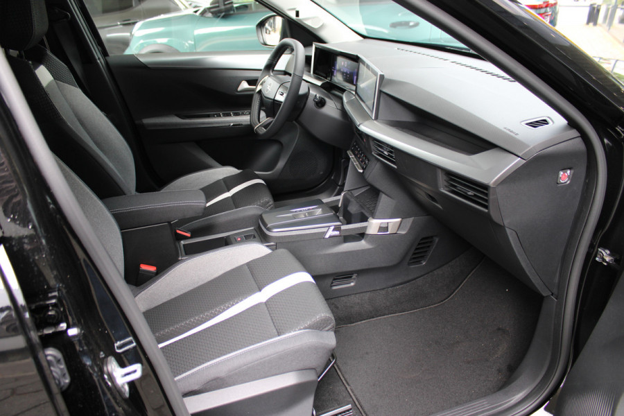 Opel Frontera 1.2 Turbo Hybrid Ultimate 7p. | Keyless Entry & Start | Winterpack | BLIS | Achteruitrijcamera