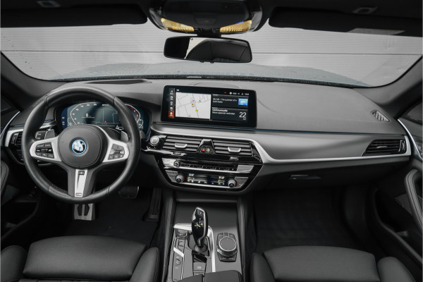 BMW 5 Serie Touring 530e M-Sport Pano ACC H/K Laser 360° 20"