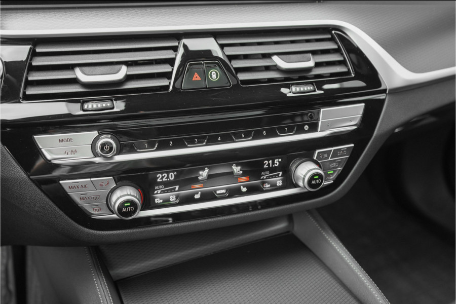BMW 5 Serie Touring 530e M-Sport Pano ACC H/K Laser 360° 20"