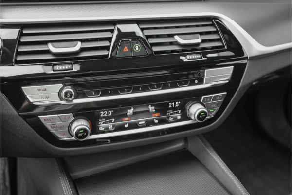BMW 5 Serie Touring 530e M-Sport Pano ACC H/K Laser 360° 20"