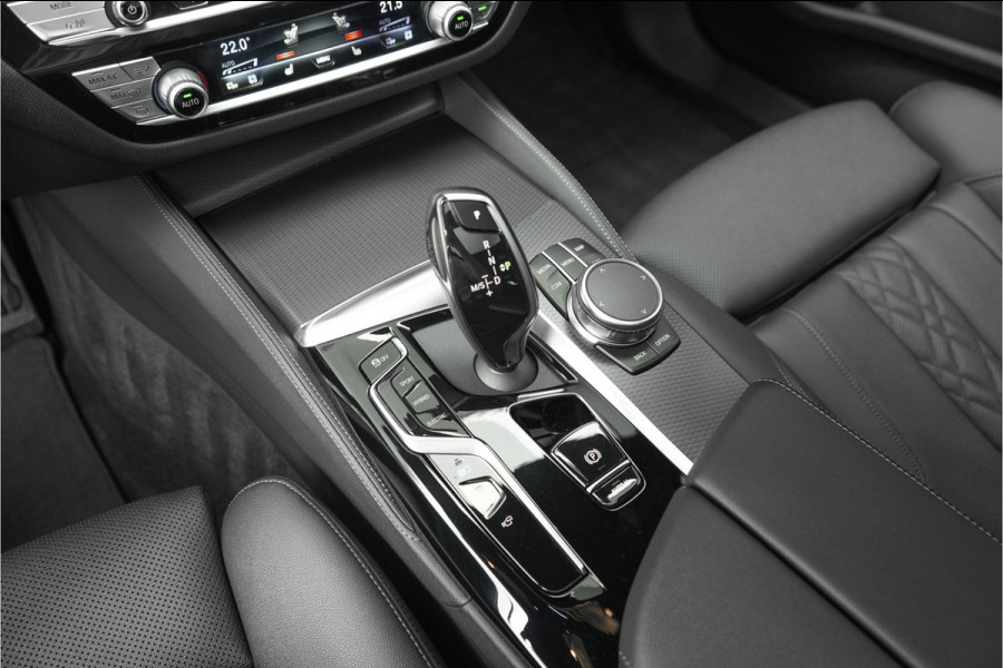 BMW 5 Serie Touring 530e M-Sport Pano ACC H/K Laser 360° 20"