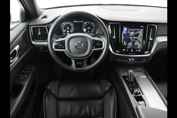 Volvo V60 2.0 B3 R-Design | Panoramadak | Trekhaak | Leder | Memory | Stuur/stoel verwarming | Harman/Kardon | Camera | Adaptive cruise | Carplay |