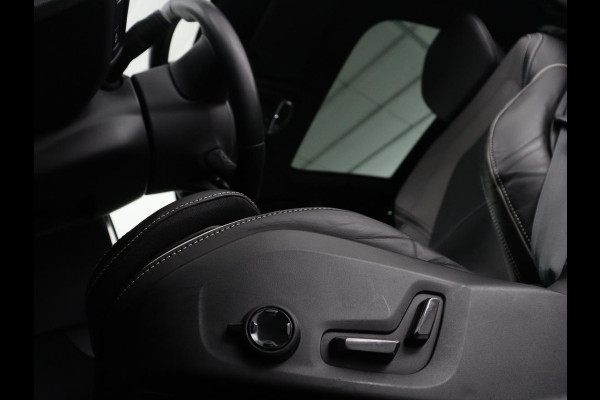 Volvo V60 2.0 B3 R-Design | Panoramadak | Trekhaak | Leder | Memory | Stuur/stoel verwarming | Harman/Kardon | Camera | Adaptive cruise | Carplay |