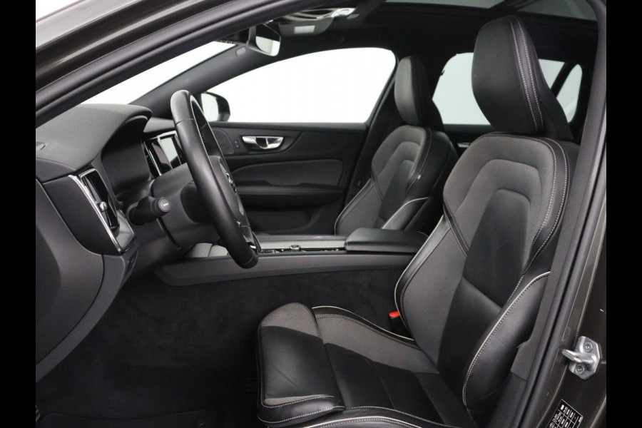 Volvo V60 2.0 B3 R-Design | Panoramadak | Trekhaak | Leder | Memory | Stuur/stoel verwarming | Harman/Kardon | Camera | Adaptive cruise | Carplay |