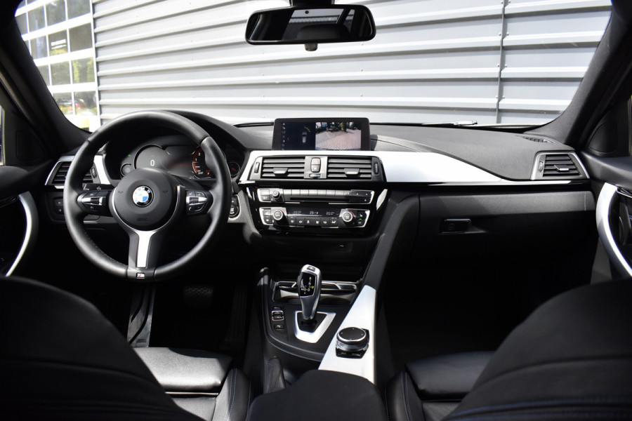 BMW 3 Serie Touring 320i M Sport Shadow | Virtual Cockpit | Achteruitrijcamera | Groot Navi | HiFi |
