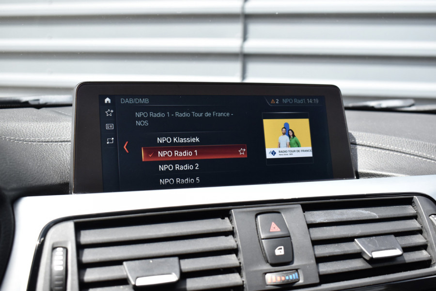 BMW 3 Serie Touring 320i M Sport Shadow | Virtual Cockpit | Achteruitrijcamera | Groot Navi | HiFi |