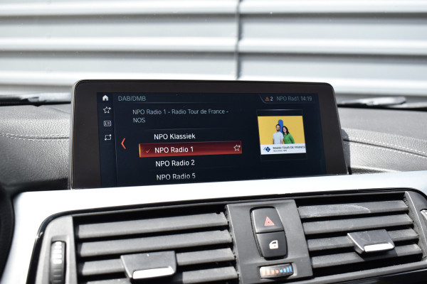 BMW 3 Serie Touring 320i M Sport Shadow | Virtual Cockpit | Achteruitrijcamera | Groot Navi | HiFi |