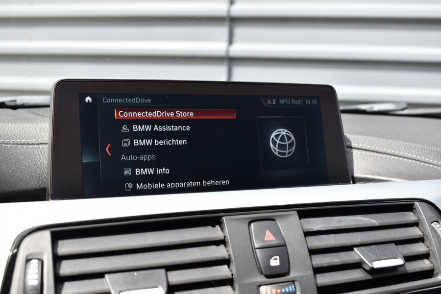 BMW 3 Serie Touring 320i M Sport Shadow | Virtual Cockpit | Achteruitrijcamera | Groot Navi | HiFi |