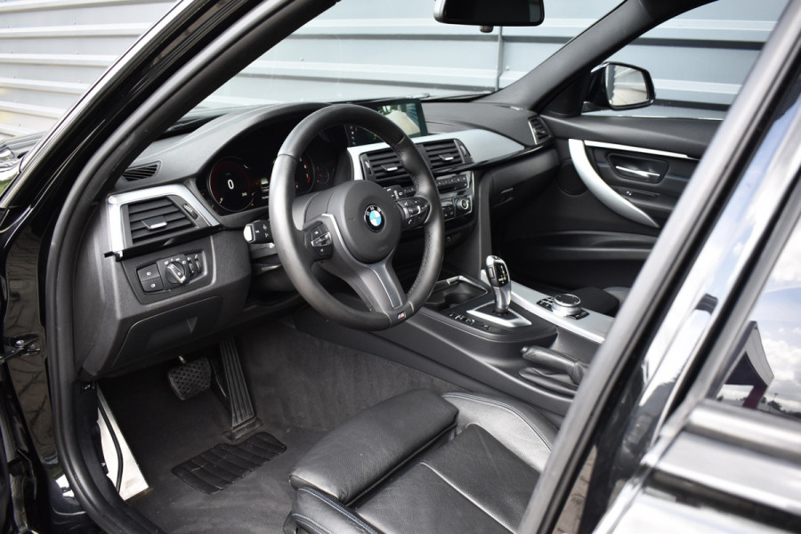 BMW 3 Serie Touring 320i M Sport Shadow | Virtual Cockpit | Achteruitrijcamera | Groot Navi | HiFi |