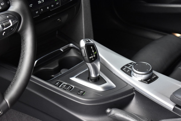 BMW 3 Serie Touring 320i M Sport Shadow | Virtual Cockpit | Achteruitrijcamera | Groot Navi | HiFi |