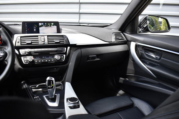 BMW 3 Serie Touring 320i M Sport Shadow | Virtual Cockpit | Achteruitrijcamera | Groot Navi | HiFi |