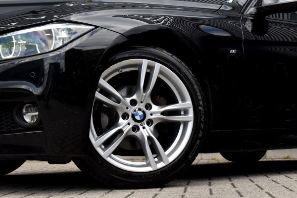 BMW 3 Serie Touring 320i M Sport Shadow | Virtual Cockpit | Achteruitrijcamera | Groot Navi | HiFi |
