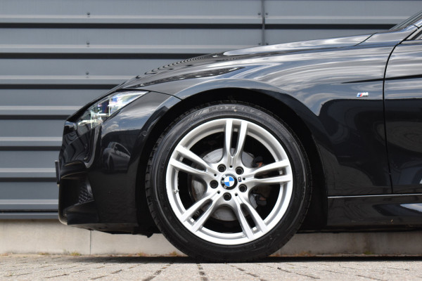 BMW 3 Serie Touring 320i M Sport Shadow | Virtual Cockpit | Achteruitrijcamera | Groot Navi | HiFi |
