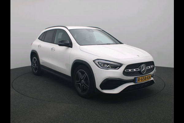 Mercedes-Benz GLA 180 AMG Line Premium | Night Pakket | Ledkoplampen | Parkeerpakket met achteruitrijcamera | Sfeerverlichting. Inclusief 24 maanden Mercedes-Benz Certified garantie voor Europa.