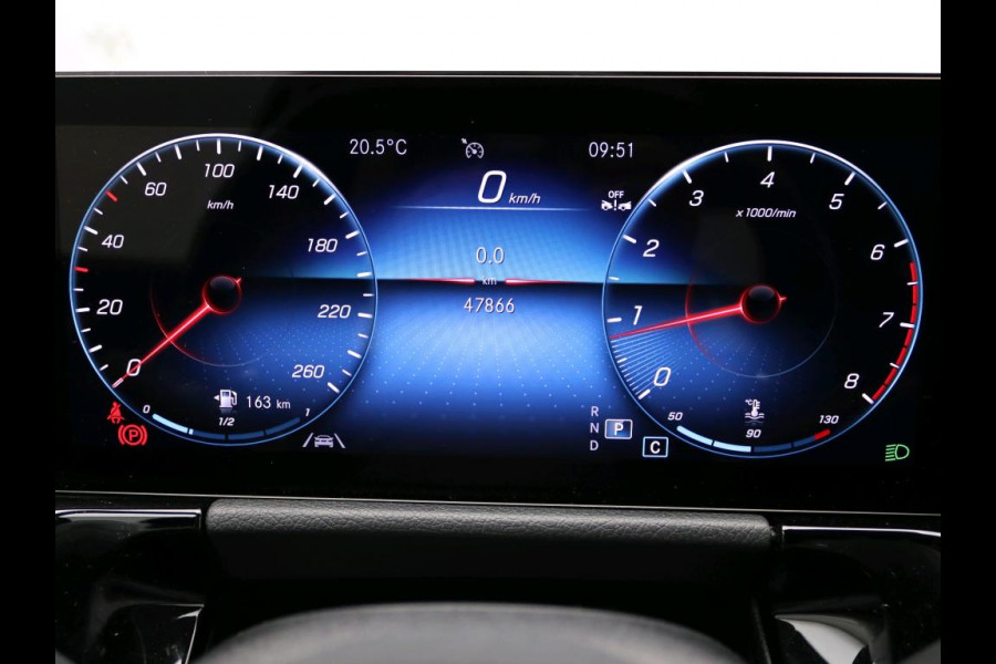 Mercedes-Benz GLA 180 AMG Line Premium | Night Pakket | Ledkoplampen | Parkeerpakket met achteruitrijcamera | Sfeerverlichting. Inclusief 24 maanden Mercedes-Benz Certified garantie voor Europa.