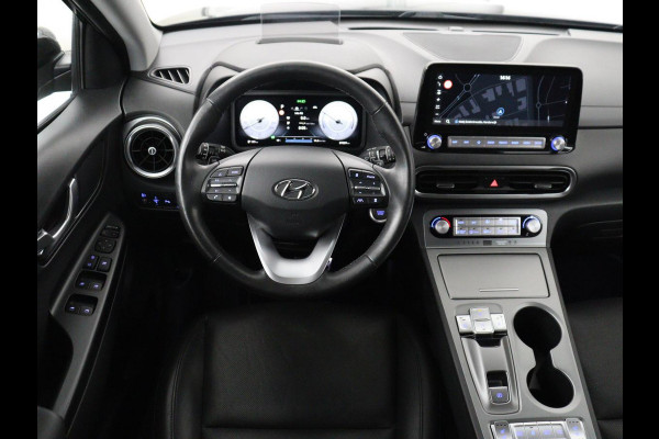 Hyundai Kona EV Premium 64 KWh | SOH 96.2% | Leder | Trekhaak | Head-up | Stoelventilatie | Stuur/stoel verwarming | Adaptive cruise | Camera | Park assist | Carplay | Dodehoek detectie | Krell sound |