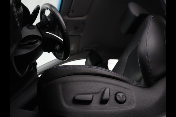 Hyundai Kona EV Premium 64 KWh | SOH 96.2% | Leder | Trekhaak | Head-up | Stoelventilatie | Stuur/stoel verwarming | Adaptive cruise | Camera | Park assist | Carplay | Dodehoek detectie | Krell sound |