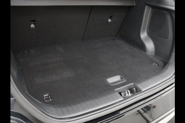 Hyundai Kona EV Premium 64 KWh | SOH 96.2% | Leder | Trekhaak | Head-up | Stoelventilatie | Stuur/stoel verwarming | Adaptive cruise | Camera | Park assist | Carplay | Dodehoek detectie | Krell sound |