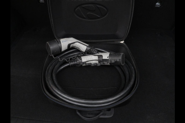 Hyundai Kona EV Premium 64 KWh | SOH 96.2% | Leder | Trekhaak | Head-up | Stoelventilatie | Stuur/stoel verwarming | Adaptive cruise | Camera | Park assist | Carplay | Dodehoek detectie | Krell sound |