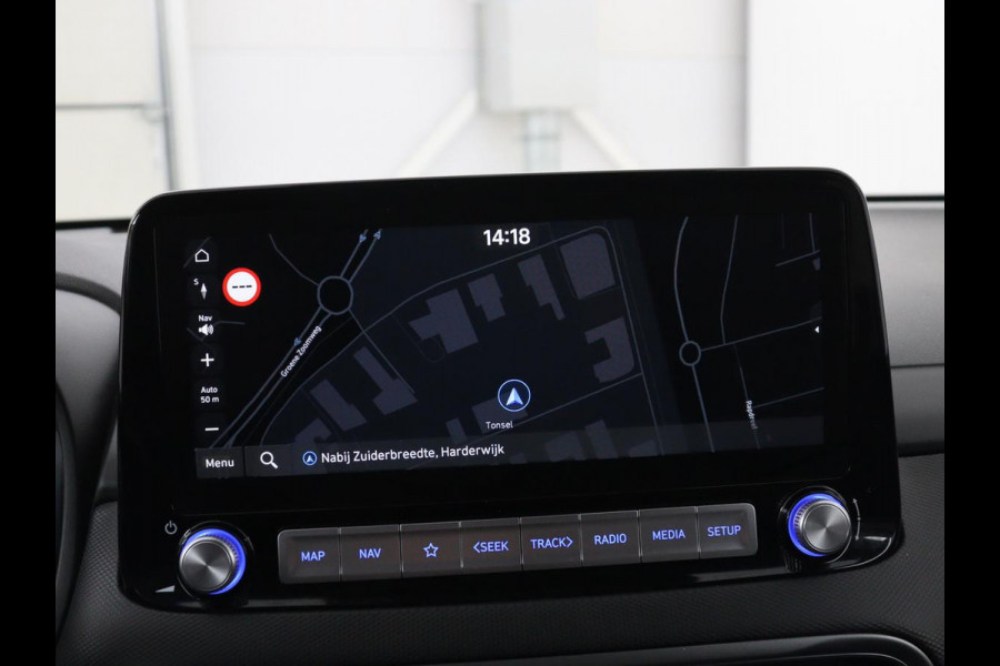 Hyundai Kona EV Premium 64 KWh | SOH 96.2% | Leder | Trekhaak | Head-up | Stoelventilatie | Stuur/stoel verwarming | Adaptive cruise | Camera | Park assist | Carplay | Dodehoek detectie | Krell sound |
