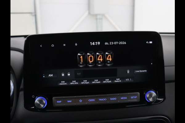 Hyundai Kona EV Premium 64 KWh | SOH 96.2% | Leder | Trekhaak | Head-up | Stoelventilatie | Stuur/stoel verwarming | Adaptive cruise | Camera | Park assist | Carplay | Dodehoek detectie | Krell sound |