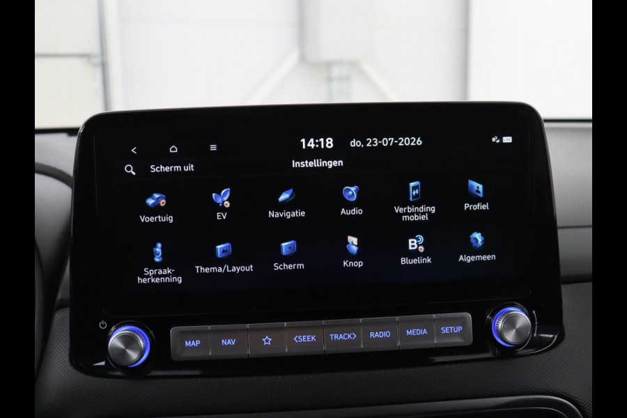 Hyundai Kona EV Premium 64 KWh | SOH 96.2% | Leder | Trekhaak | Head-up | Stoelventilatie | Stuur/stoel verwarming | Adaptive cruise | Camera | Park assist | Carplay | Dodehoek detectie | Krell sound |