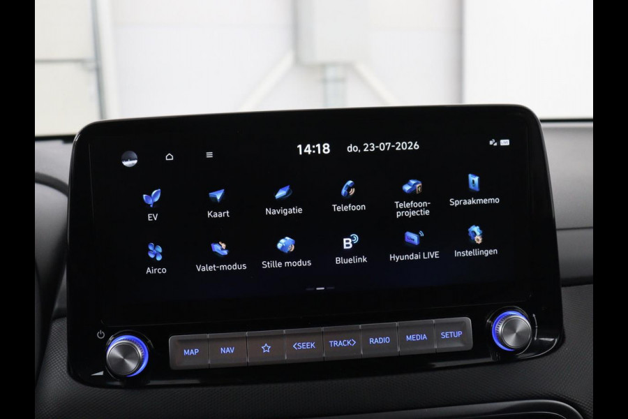 Hyundai Kona EV Premium 64 KWh | SOH 96.2% | Leder | Trekhaak | Head-up | Stoelventilatie | Stuur/stoel verwarming | Adaptive cruise | Camera | Park assist | Carplay | Dodehoek detectie | Krell sound |