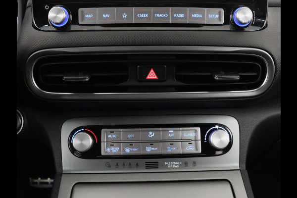 Hyundai Kona EV Premium 64 KWh | SOH 96.2% | Leder | Trekhaak | Head-up | Stoelventilatie | Stuur/stoel verwarming | Adaptive cruise | Camera | Park assist | Carplay | Dodehoek detectie | Krell sound |