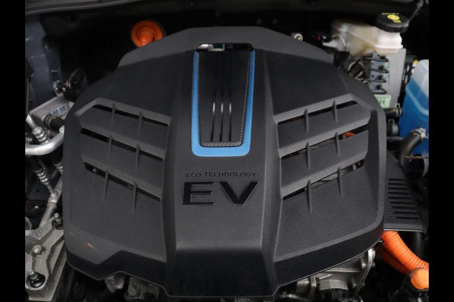 Hyundai Kona EV Premium 64 KWh | SOH 96.2% | Leder | Trekhaak | Head-up | Stoelventilatie | Stuur/stoel verwarming | Adaptive cruise | Camera | Park assist | Carplay | Dodehoek detectie | Krell sound |