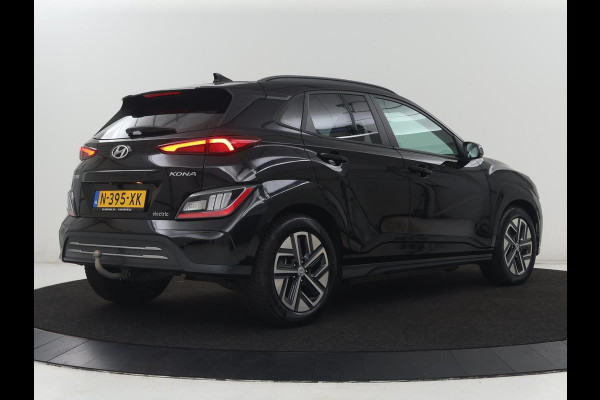 Hyundai Kona EV Premium 64 KWh | SOH 96.2% | Leder | Trekhaak | Head-up | Stoelventilatie | Stuur/stoel verwarming | Adaptive cruise | Camera | Park assist | Carplay | Dodehoek detectie | Krell sound |