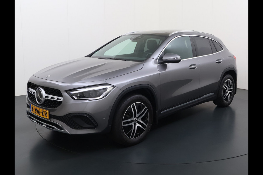 Mercedes-Benz GLA 200 Luxury // Panorama dak // Distronic // Memory Stoelen // MultiBeam LED // Rijassistentie pakket // Sfeerverlichting // Camer