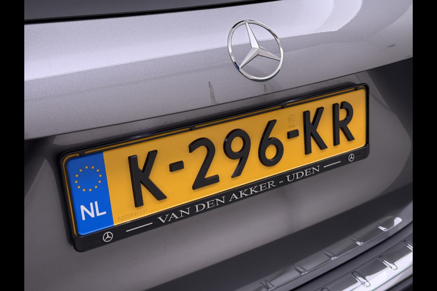 Mercedes-Benz GLA 200 Luxury // Panorama dak // Distronic // Memory Stoelen // MultiBeam LED // Rijassistentie pakket // Sfeerverlichting // Camer