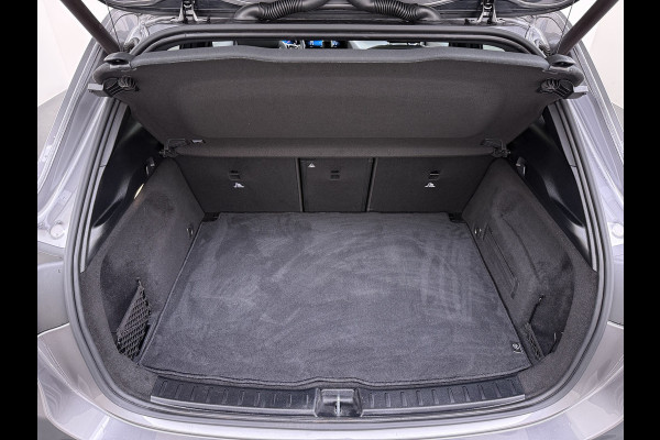 Mercedes-Benz GLA 200 Luxury // Panorama dak // Distronic // Memory Stoelen // MultiBeam LED // Rijassistentie pakket // Sfeerverlichting // Camer