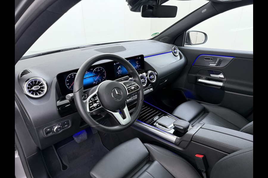 Mercedes-Benz GLA 200 Luxury // Panorama dak // Distronic // Memory Stoelen // MultiBeam LED // Rijassistentie pakket // Sfeerverlichting // Camer