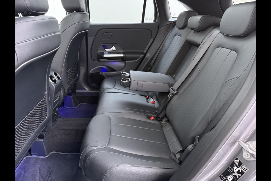 Mercedes-Benz GLA 200 Luxury // Panorama dak // Distronic // Memory Stoelen // MultiBeam LED // Rijassistentie pakket // Sfeerverlichting // Camer